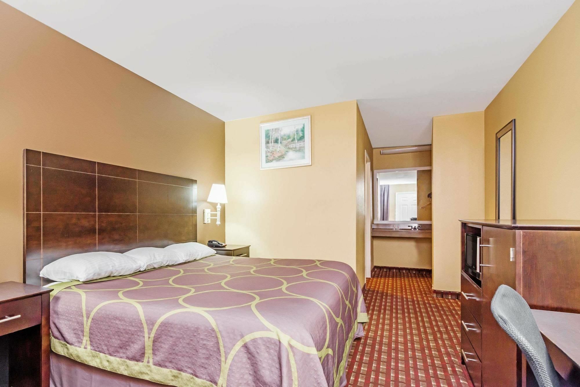 Super 8 By Wyndham Lake Charles Northeast Dış mekan fotoğraf
